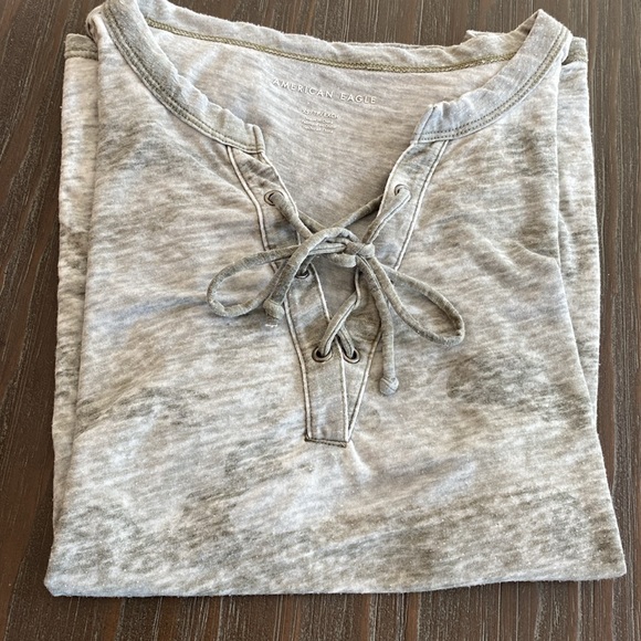American Eagle camo T-shirt in size extra small with tie front. - Picture 3 of 8